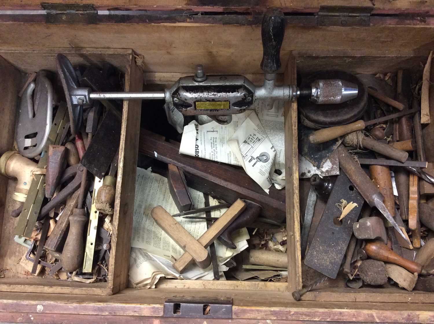 Large old wooden tool box containing quantity of old hand tools - Image 2 of 4