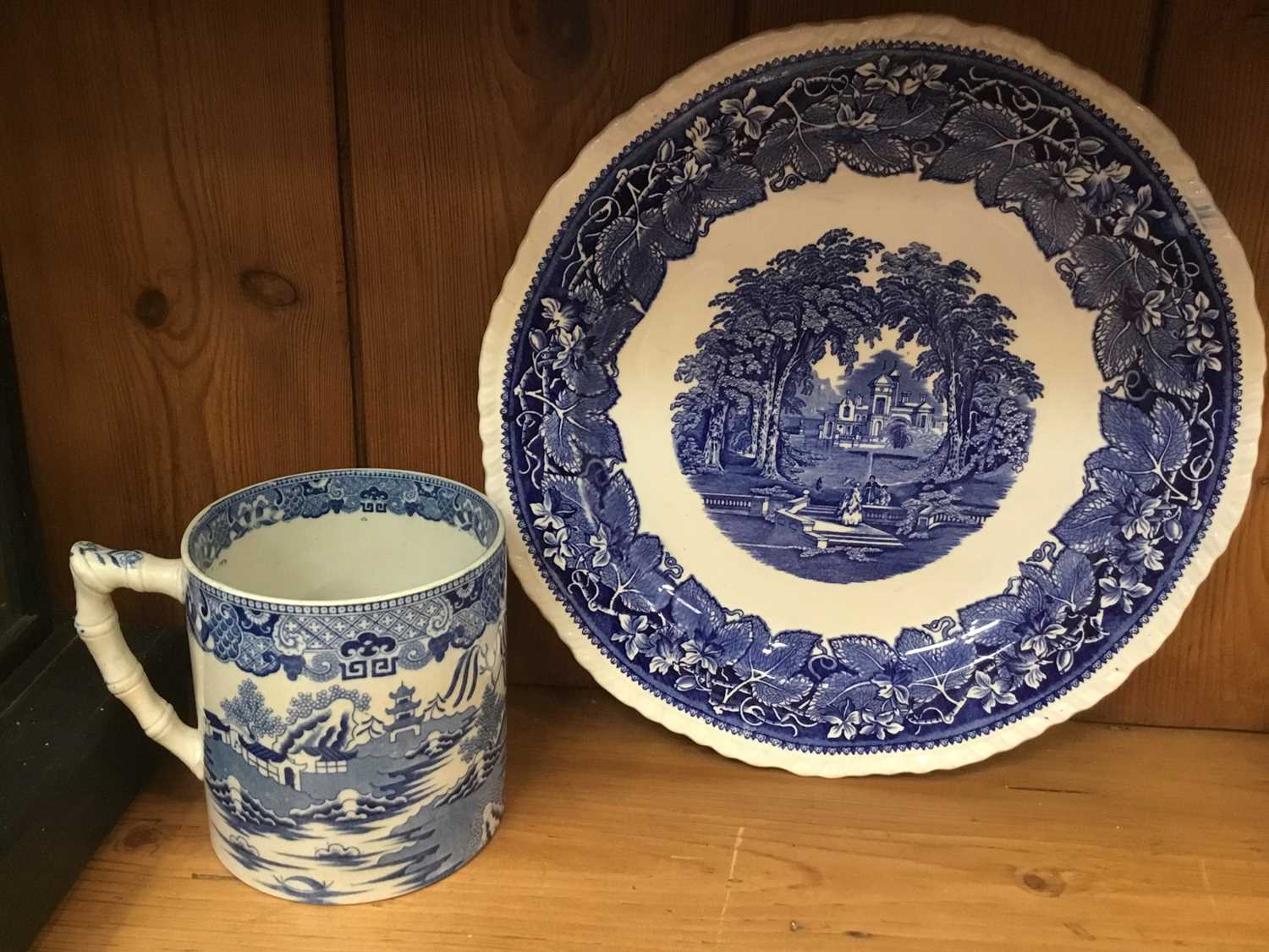 Large Mason's Vista pattern blue and white circular charger, 33cm, large 19th century blue and white - Image 7 of 7