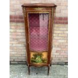 French King wood vitrine enclosed by serpentine glazed door with Vernis-Martin style panel, 66cm wid
