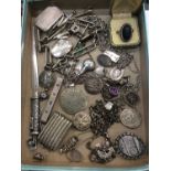 Group of silver and white metal jewellery and bijouterie to include snuff boxes, Victorian silver lo