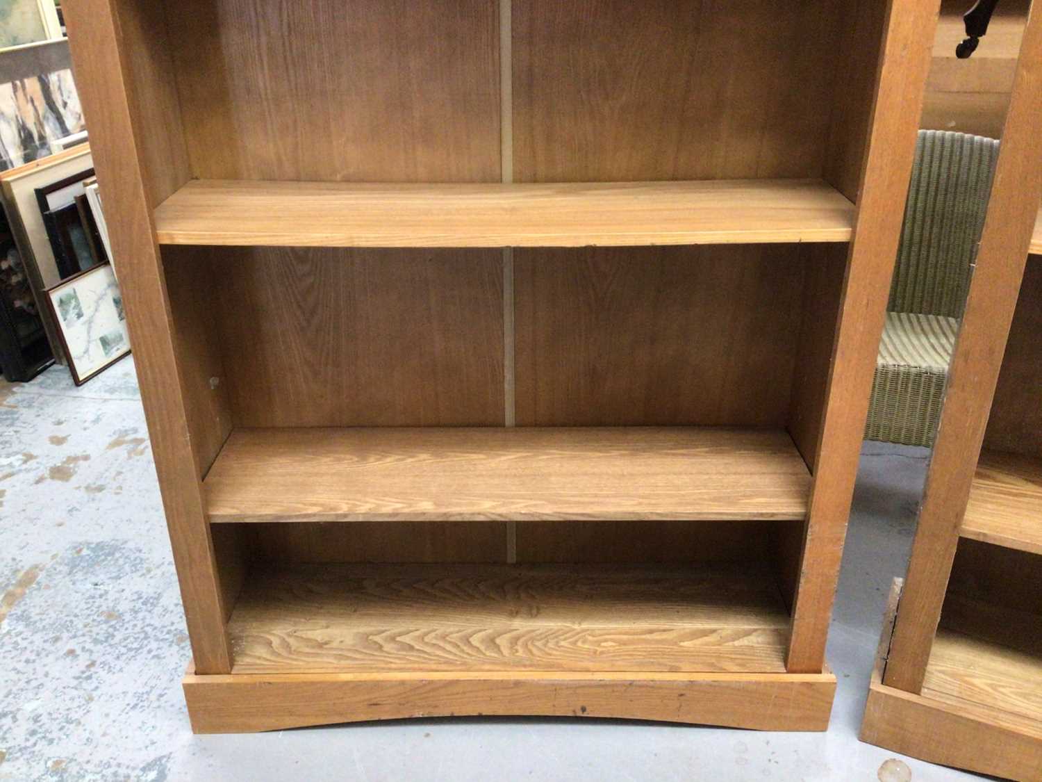 Pair contemporary light oak effect bookcase with four shelves H177, W95, D29cm - Image 3 of 5