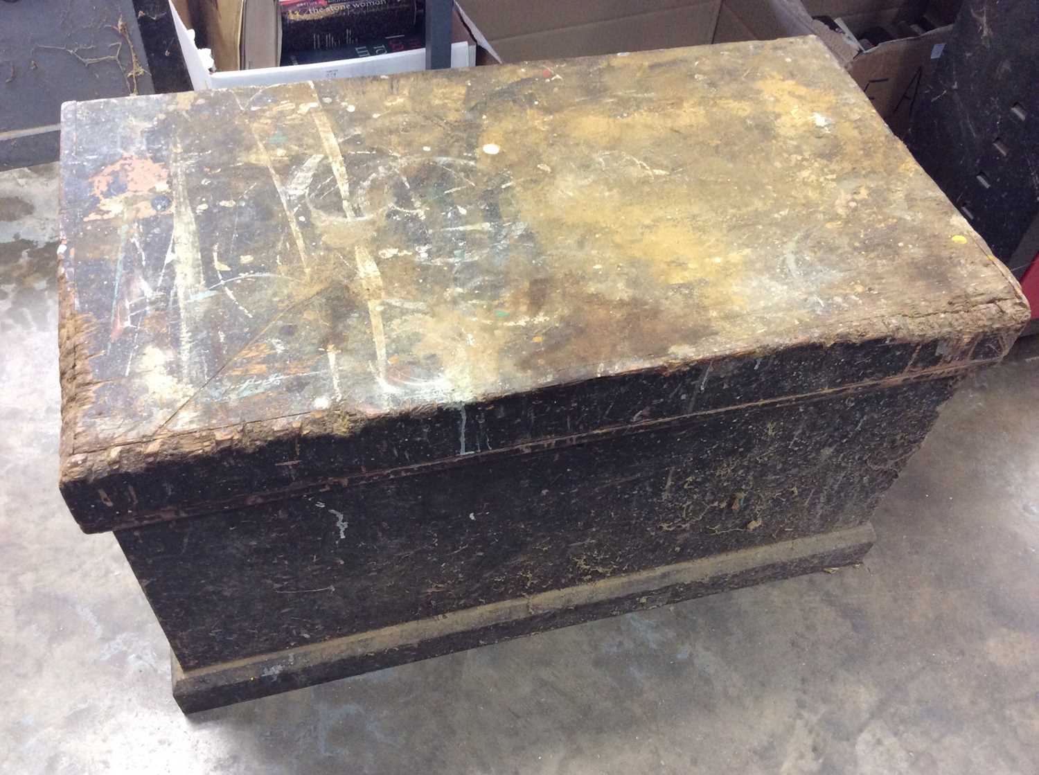 Large old wooden tool box containing quantity of old hand tools - Image 4 of 4