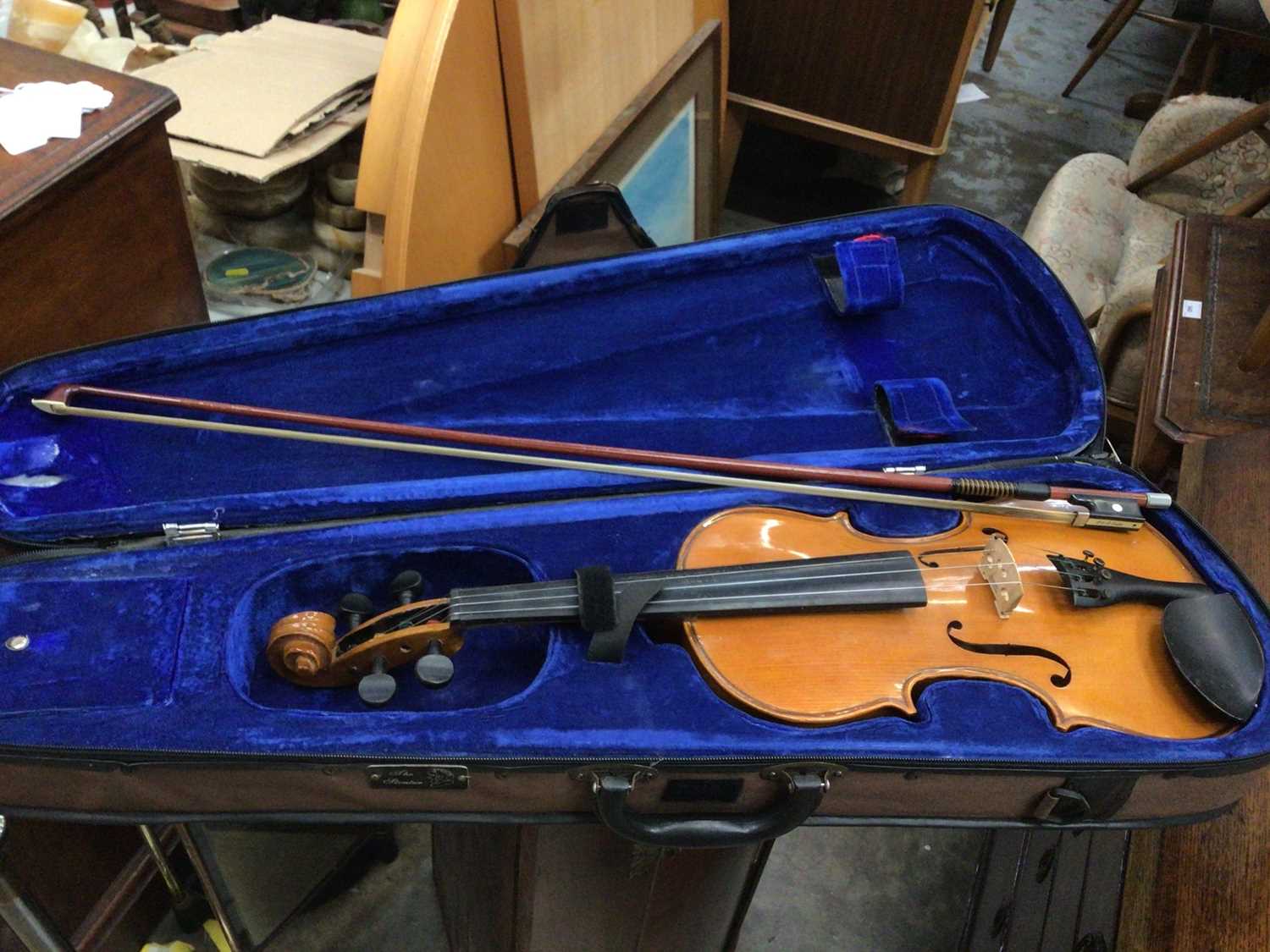 Stentor Student II violin and bow in case