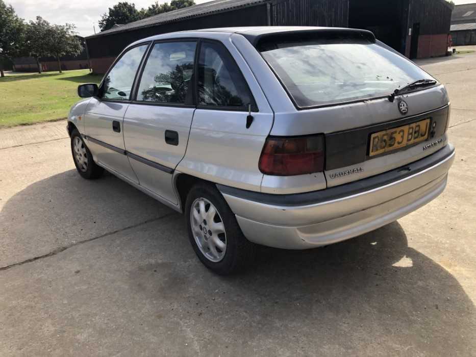 1998 Vauxhall Astra 1.6 Arctic 16V Automatic, 5 door hatchback, Reg. No. R553 BBJ, finished in silve - Image 3 of 11