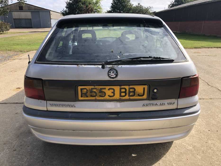 1998 Vauxhall Astra 1.6 Arctic 16V Automatic, 5 door hatchback, Reg. No. R553 BBJ, finished in silve - Image 2 of 11