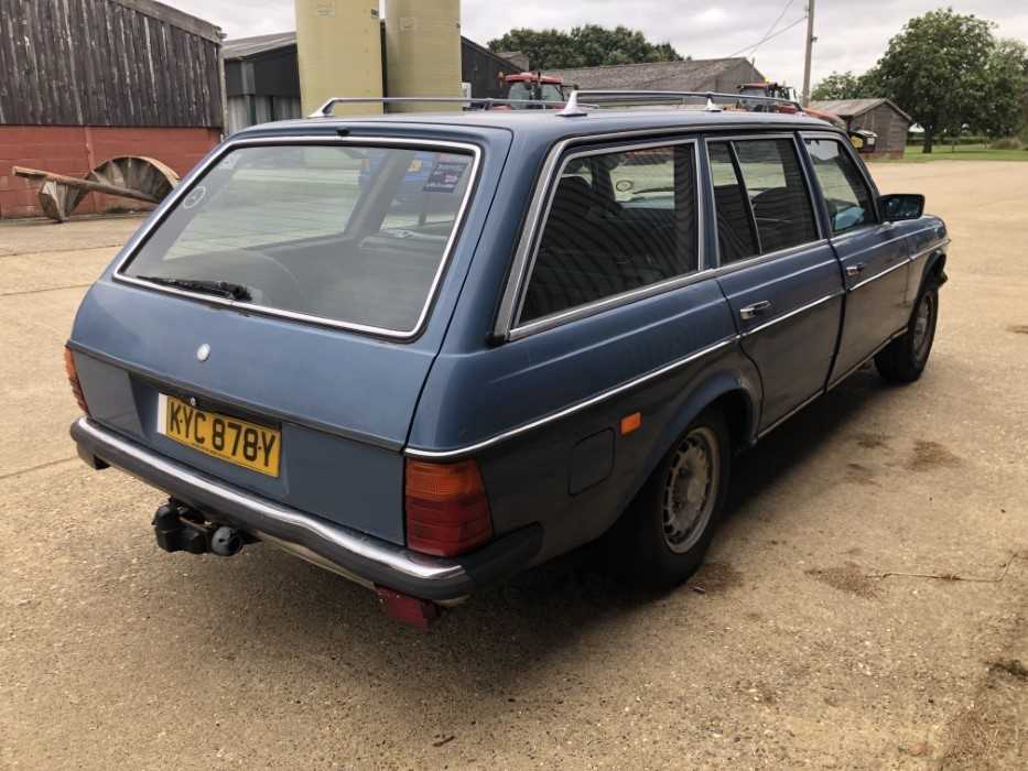 1983 Mercedes - Benz W123 / S123 300TD Estate, Automatic, Reg. No. KYC 878Y, finished in blue with t - Image 3 of 17