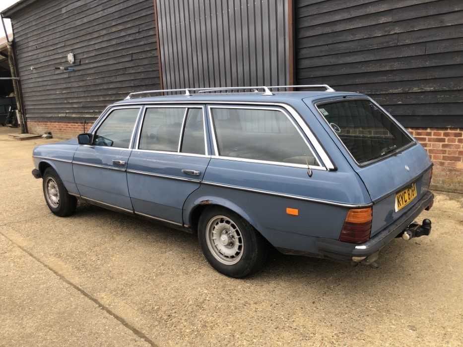 1983 Mercedes - Benz W123 / S123 300TD Estate, Automatic, Reg. No. KYC 878Y, finished in blue with t - Image 6 of 17