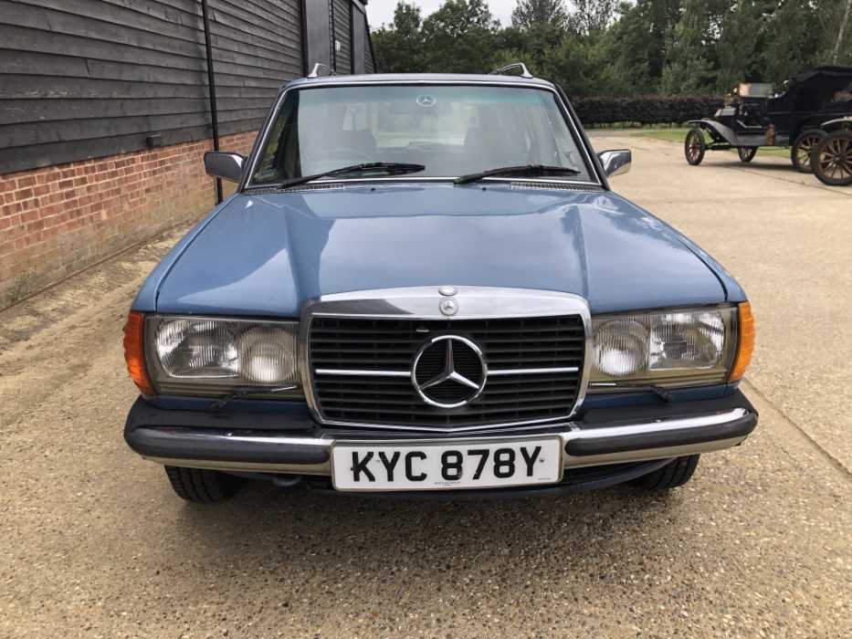 1983 Mercedes - Benz W123 / S123 300TD Estate, Automatic, Reg. No. KYC 878Y, finished in blue with t - Image 2 of 17