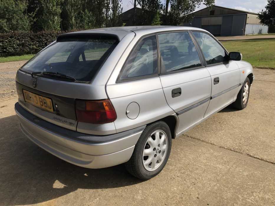 1998 Vauxhall Astra 1.6 Arctic 16V Automatic, 5 door hatchback, Reg. No. R553 BBJ, finished in silve - Image 4 of 11