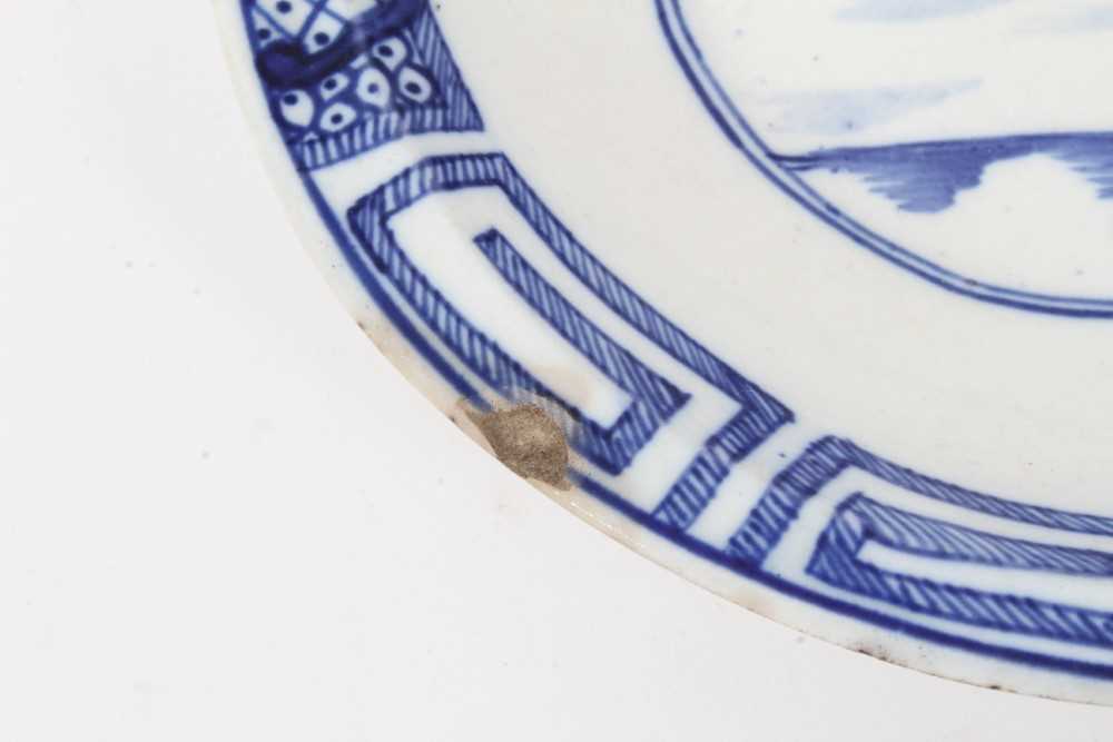 Caughley kidney shaped dish, circa 1785, decorated in blue and white with the Weir pattern, 27.5cm w - Image 4 of 7