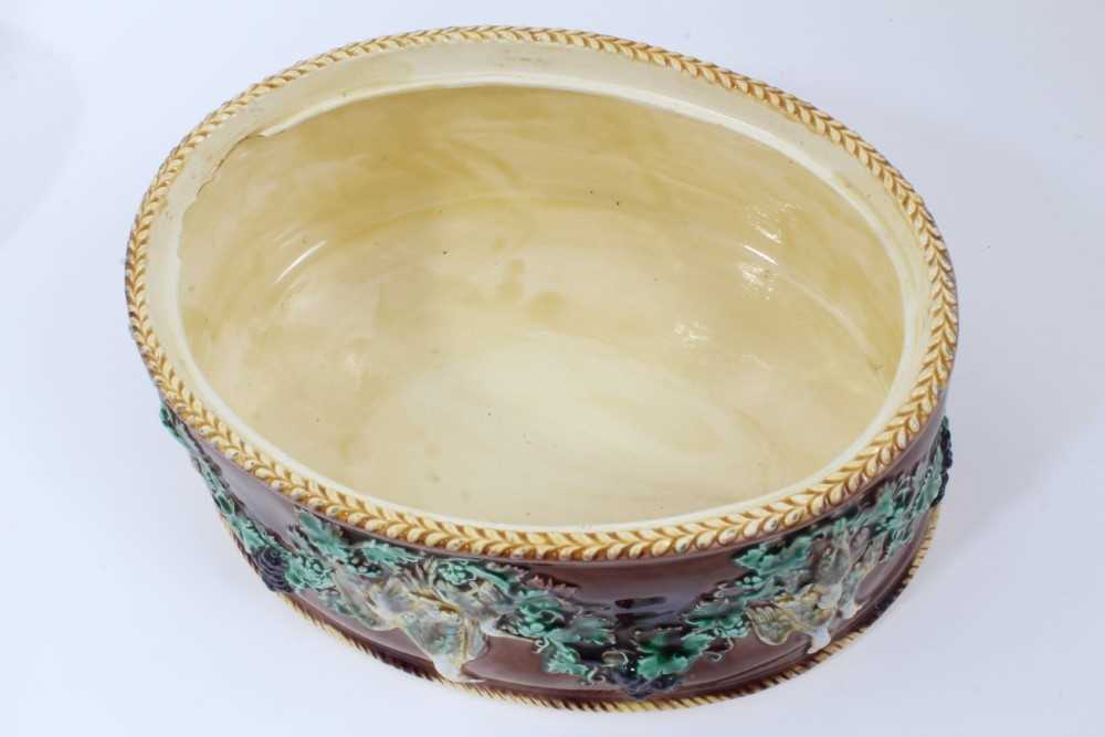 Victorian Wedgwood game dish with liner - Image 8 of 11