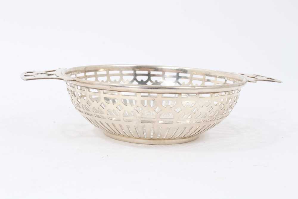 Pair of George V silver Bonbon dishes with pierced decoration - Image 7 of 7