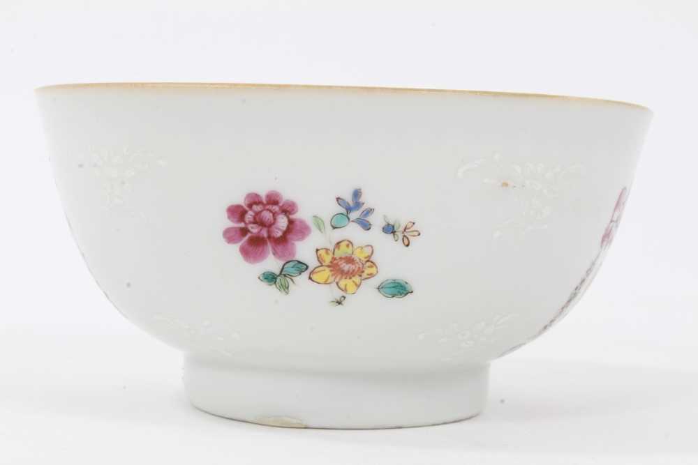 Chinese famille rose armorial bowl, Qianlong period, the motto 'Ora et labora' below the armorial, 1 - Image 4 of 9