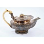Fine quality George III silver teapot with ivory handle (broken)
