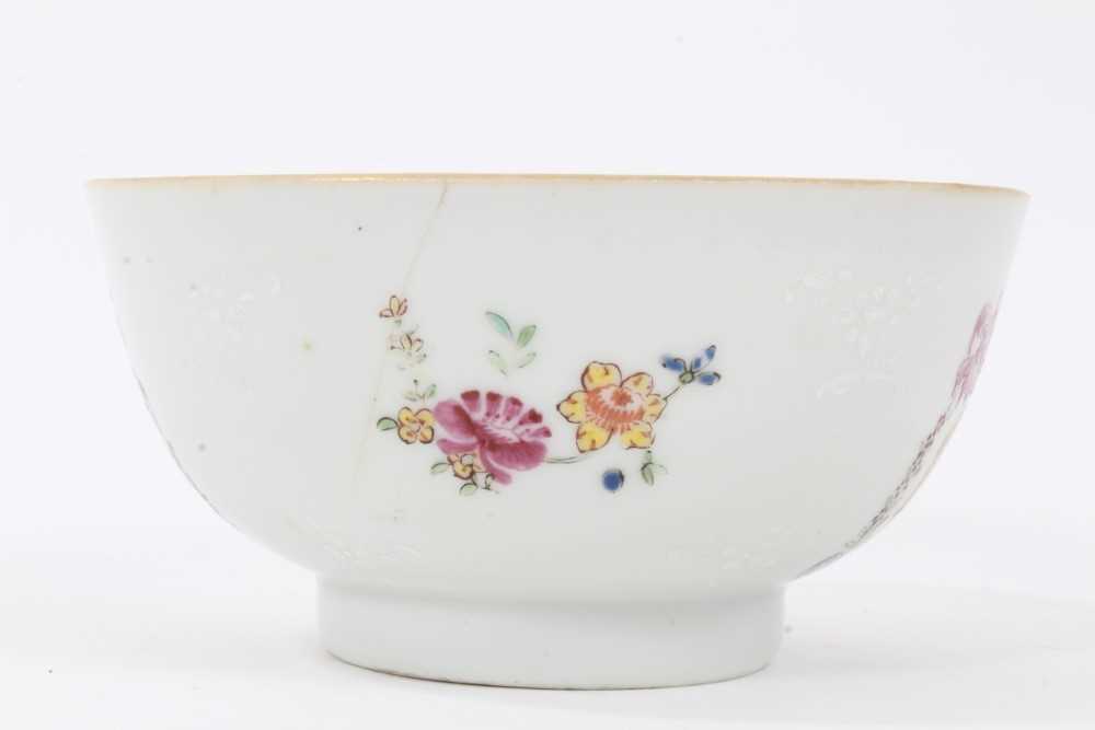 Chinese famille rose armorial bowl, Qianlong period, the motto 'Ora et labora' below the armorial, 1 - Image 2 of 9