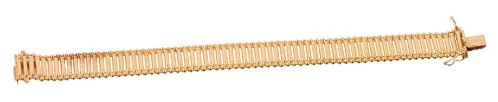 9ct yellow gold bracelet with articulated and textured gold bar links