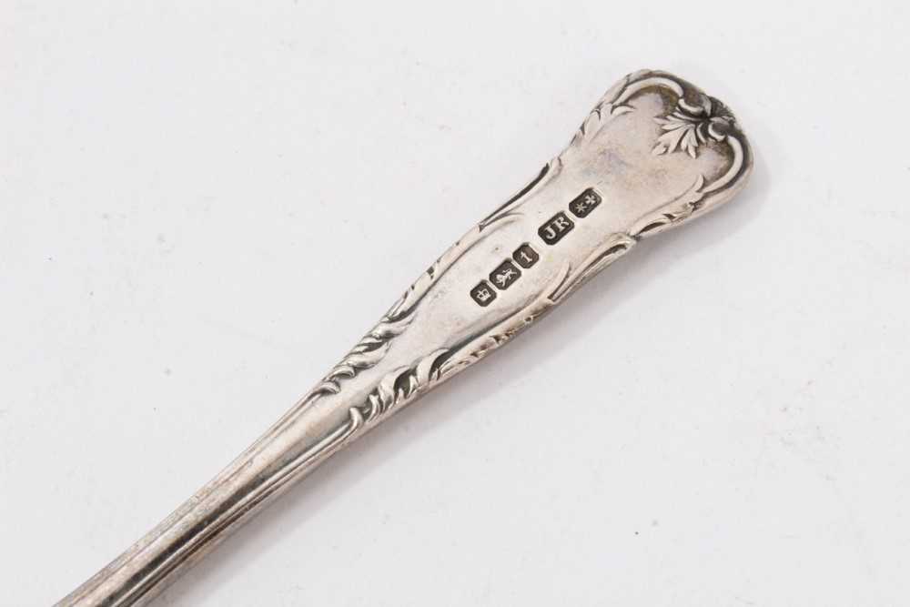 Composite set of six George V silver teaspoons, with two pairs sugar tongs in a fitted case - Image 4 of 5