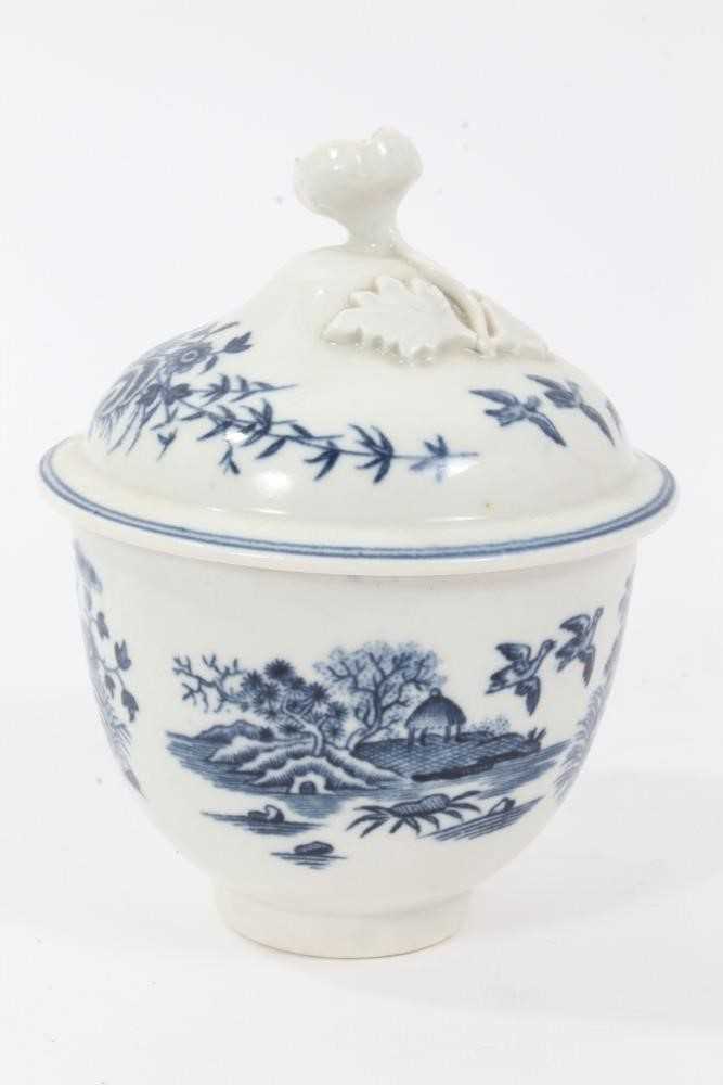 Caughley sucrier and domed cover with flower finial, circa 1785, printed in blue with the Fence patt - Image 2 of 6
