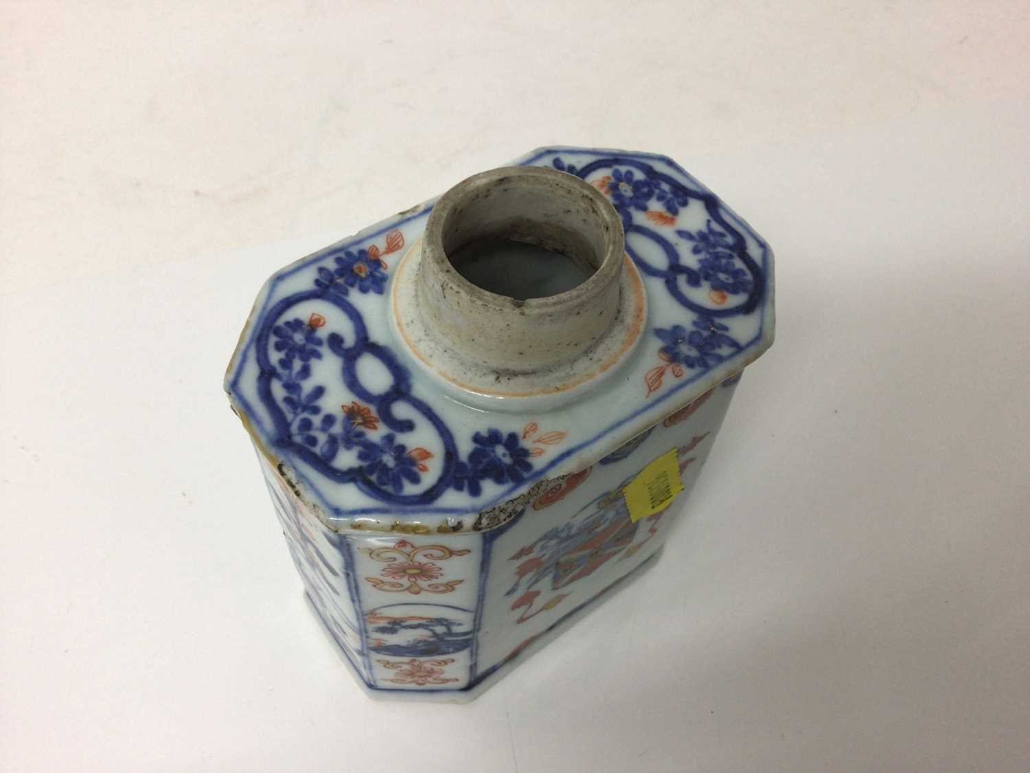 Pair of early 18th century Kangxi Chinese Imari armorial tea canisters and saucer (3) - Image 7 of 8