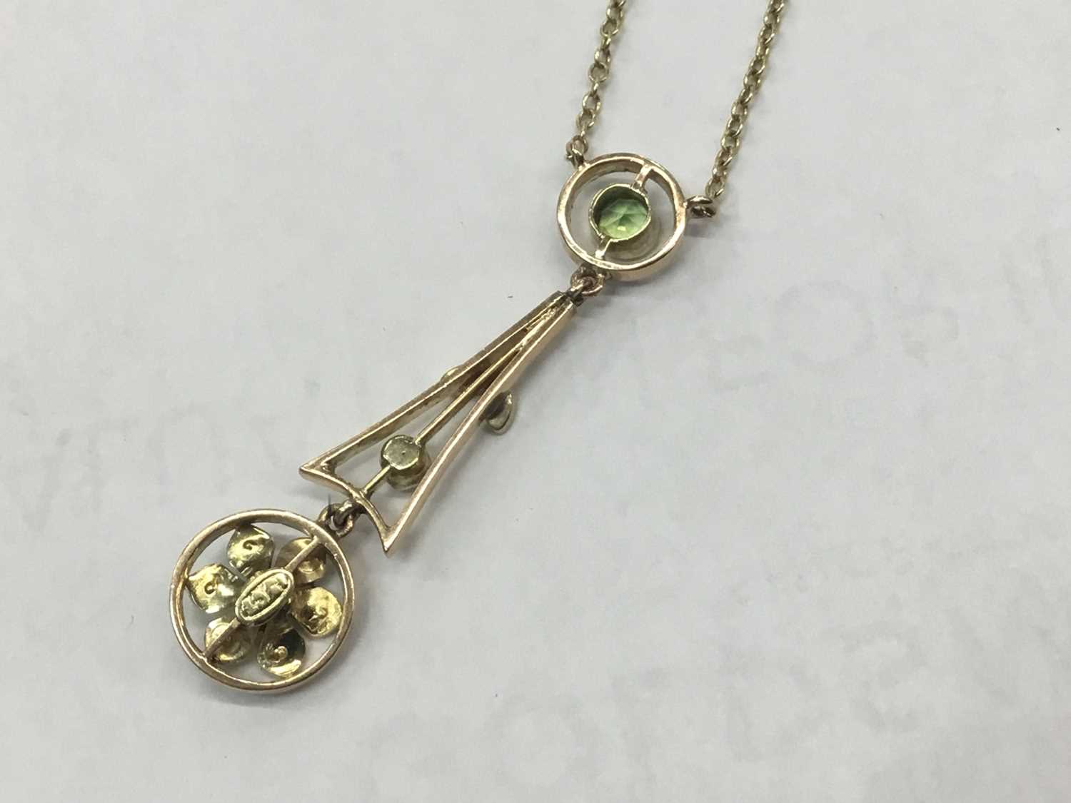 Edwardian 15ct gold peridot and seed pearl pendant necklace - Image 2 of 2