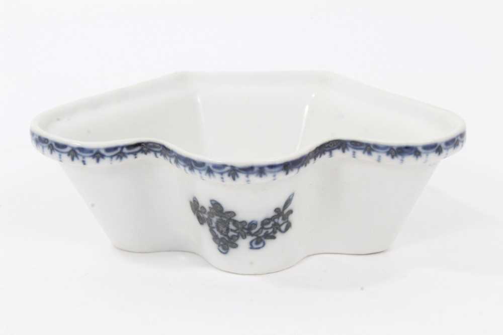 Plymouth blue and white fan-shaped hors d'oeuvres dish, circa 1770, decorated with floral sprays wit - Image 2 of 6