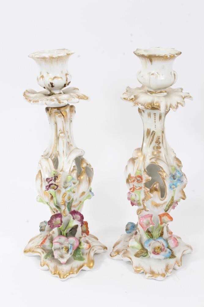 Pair of Paris flower-encrusted candlesticks, circa 1860, with gilt scrollwork stems, 25cm tall - Image 2 of 13