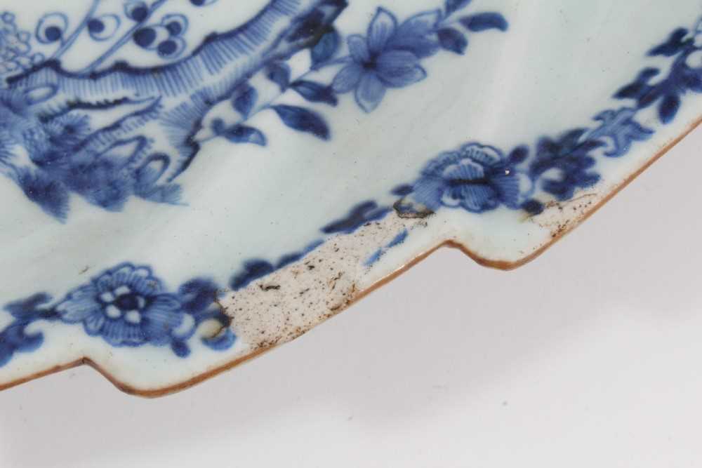 Two 18th century Chinese blue and white leaf-shaped porcelain dishes, painted with figures - Image 8 of 11