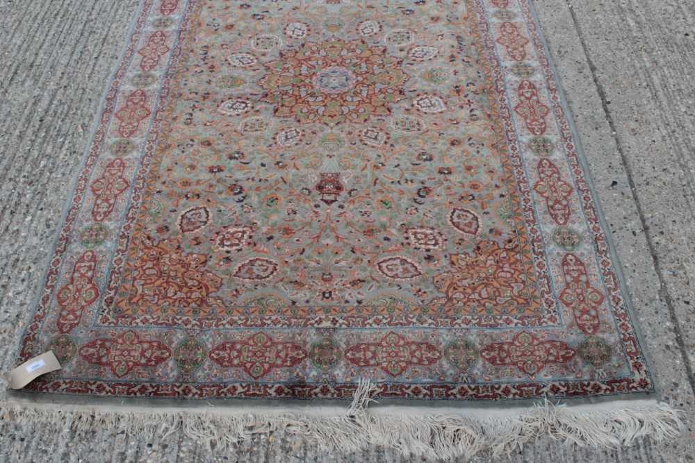 An Eastern rug - Image 2 of 4