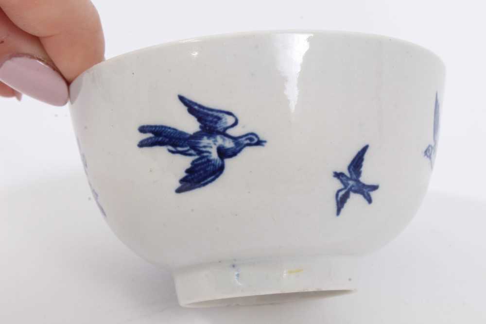 Worcester tea bowl and saucer, circa 1775, printed with the Birds in Branches pattern, the saucer me - Image 5 of 8