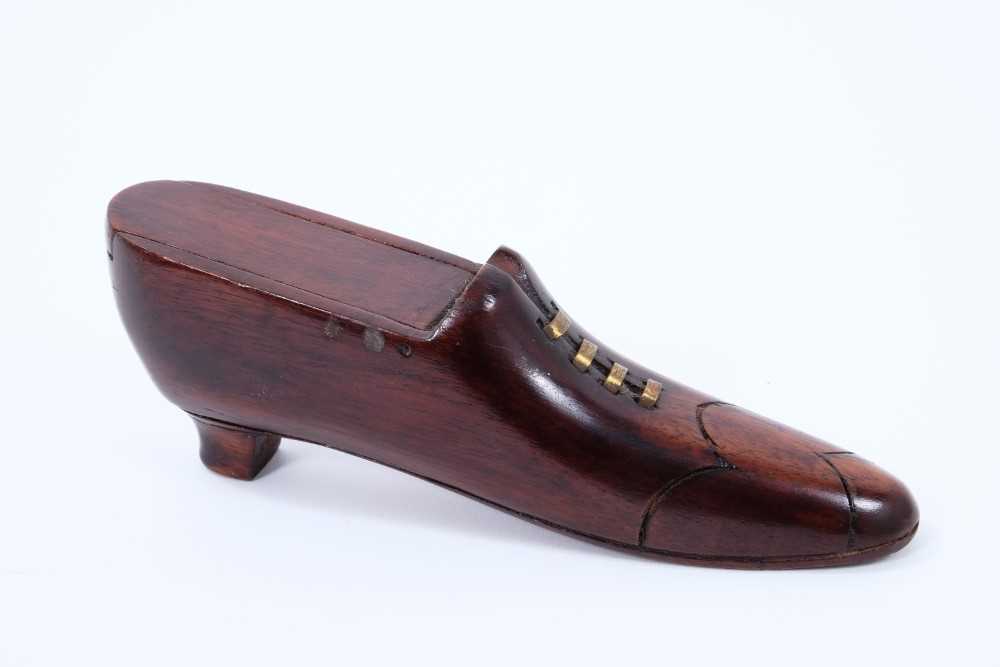 Victorian treen shoe snuff box, with brass laces, hinged lid and velvet interior, 13cm long - Image 2 of 3