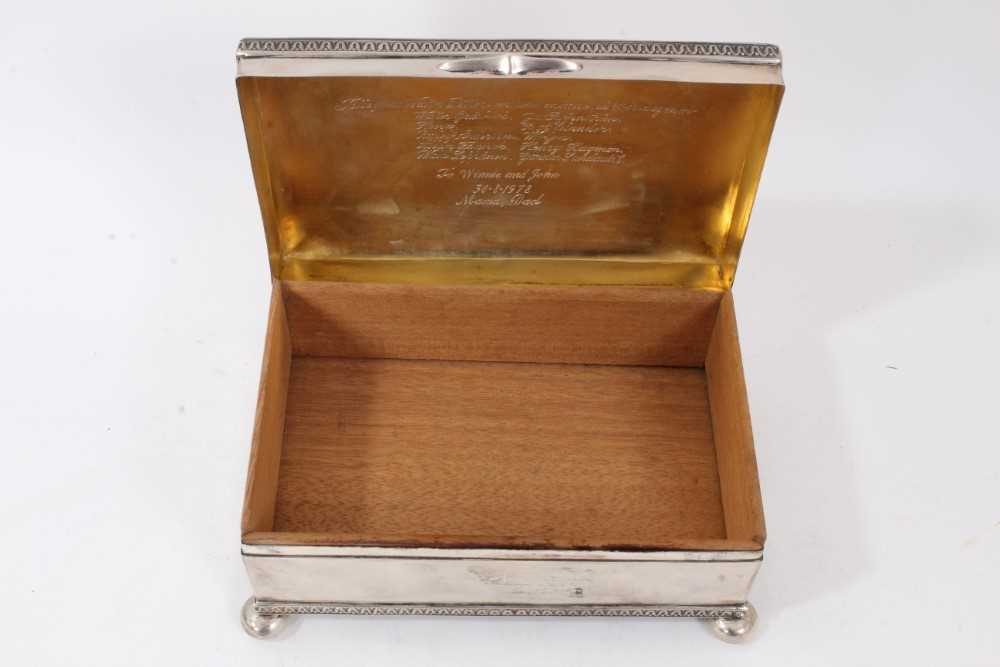 Silver cigarette box, silver cigarette case, and two silver napkin rings - Image 4 of 10