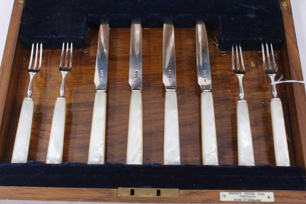 1920s dessert set of eights pairs of knives and forks with silver blades and mother of pearl handles - Image 2 of 7