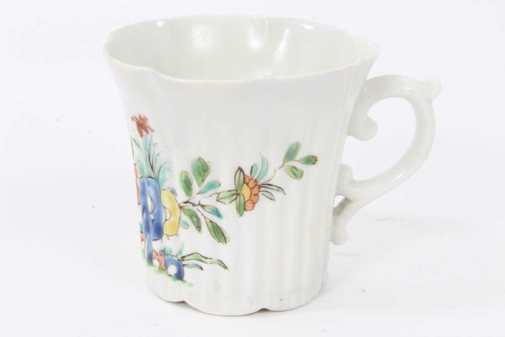 An early Worcester fluted coffee can, painted in Chinese famille rose style, circa 1753-54 - Image 2 of 5