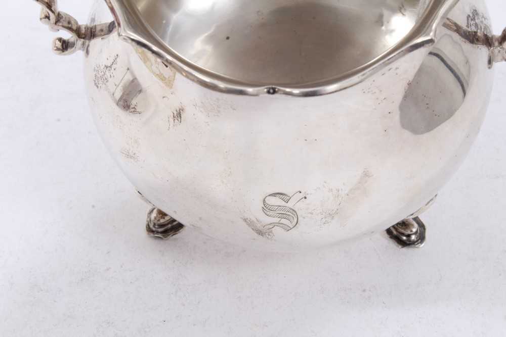 Early George V three piece silver tea set - Image 6 of 9