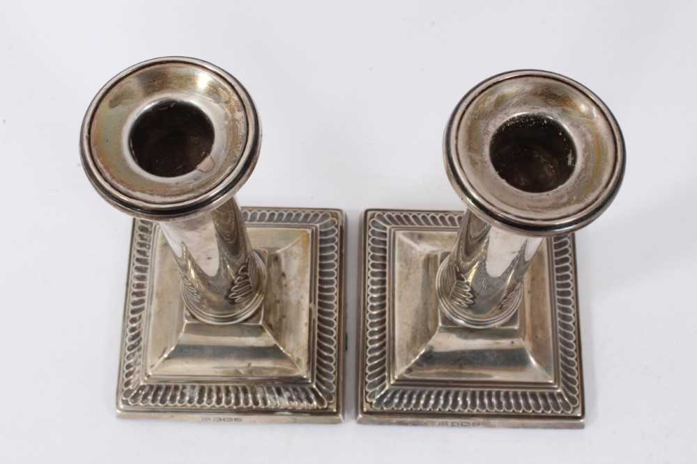 Pair 1920s silver candlesticks, with plain columns and leaf decoration, on square bases - Image 4 of 4