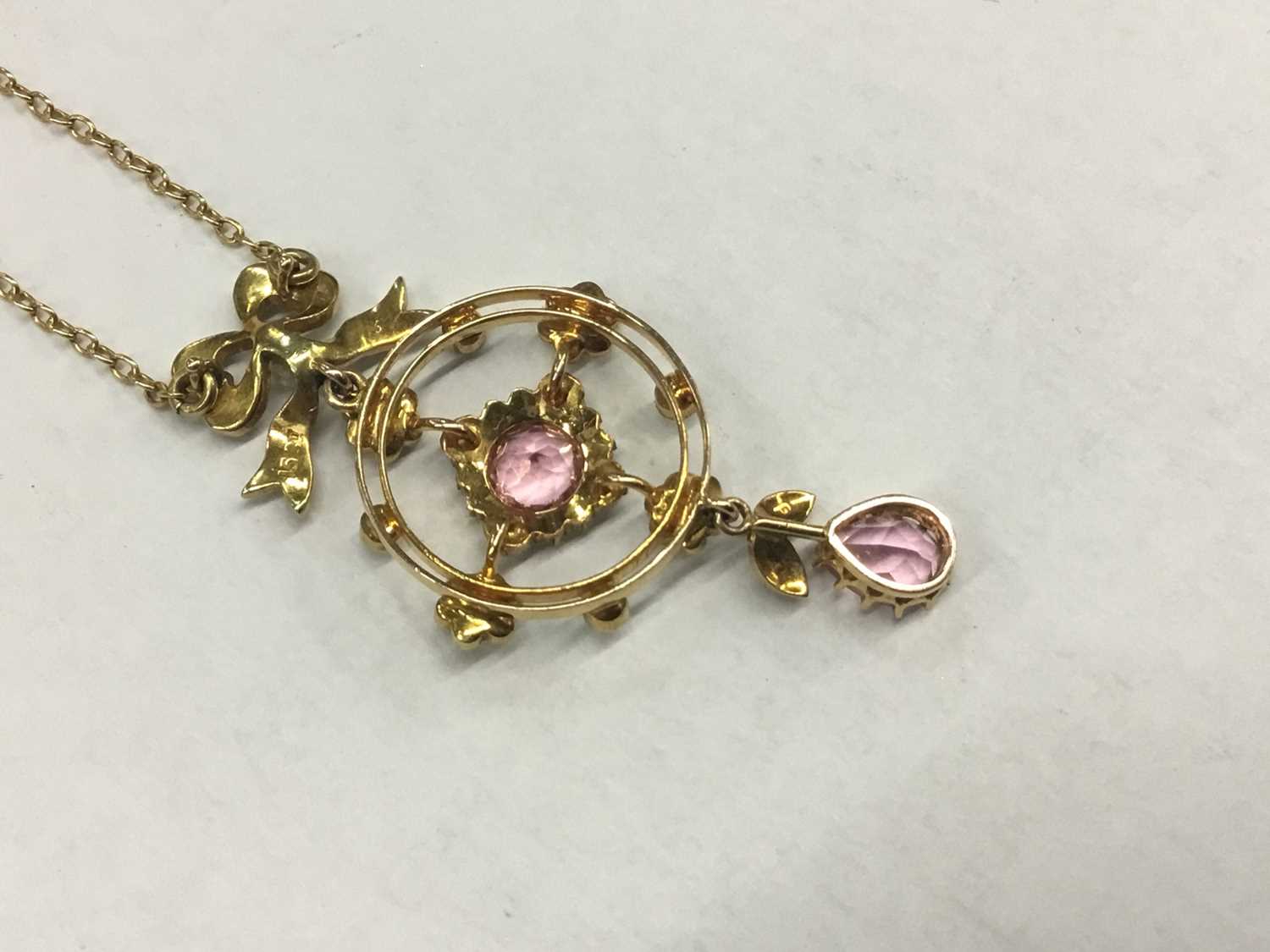 Edwardian 15ct gold pink stone and seed pearl pendant necklace on chain - Image 2 of 3