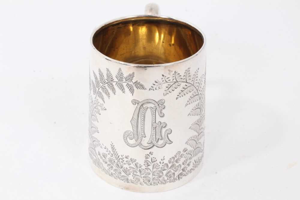 Victorian silver christening mug of tapered form, in its original case - Image 3 of 8