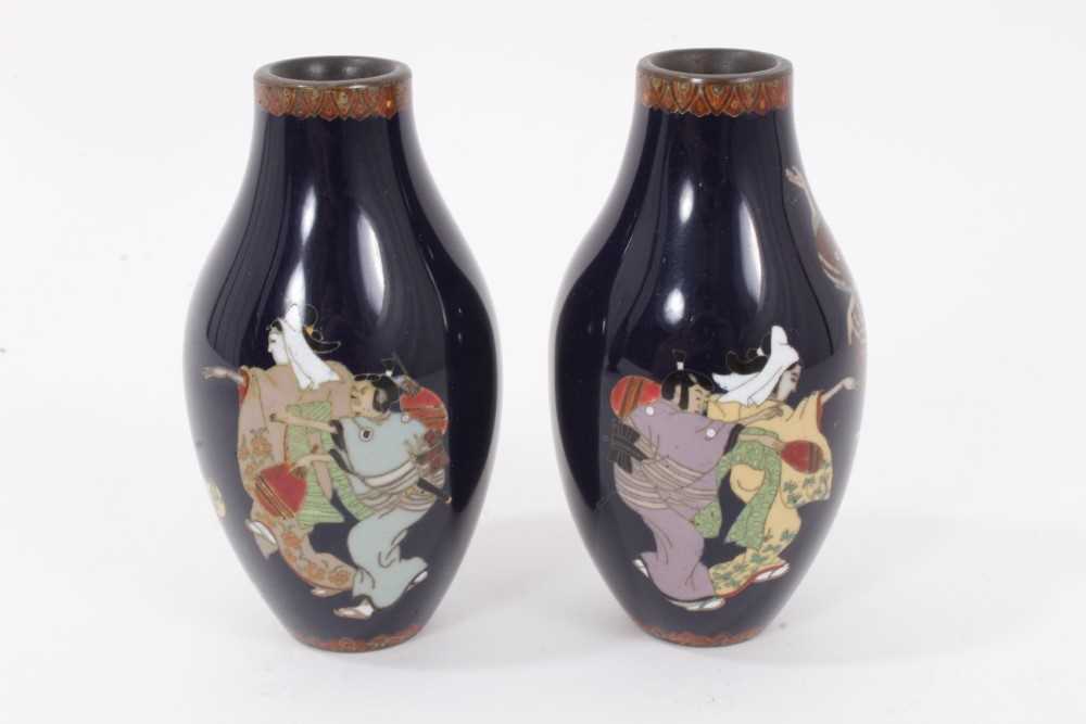 Japanese cloisonné vase with dragon decoration and a small pair of cloisonne vases - Image 9 of 17