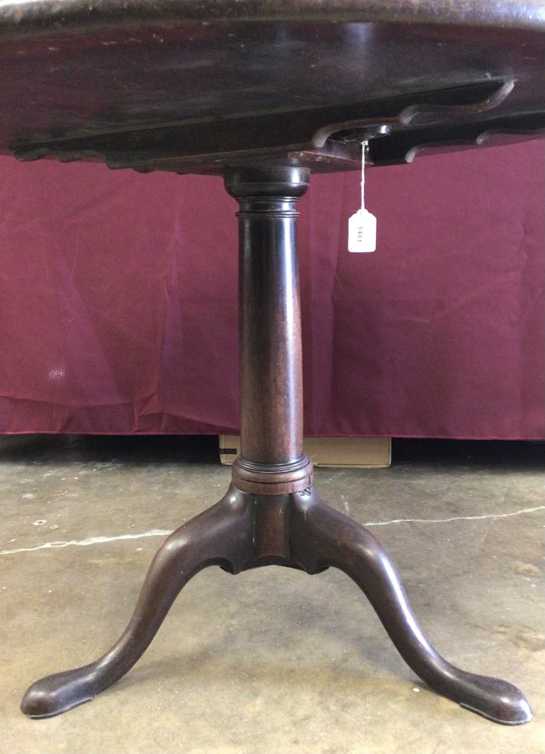 George II red walnut occasional table - Image 5 of 5