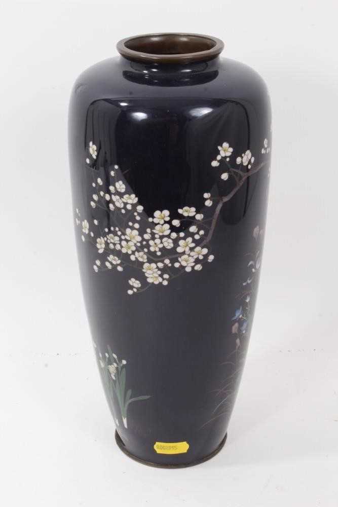 Large Japanese cloisonné vase with floral decoration - Image 3 of 7