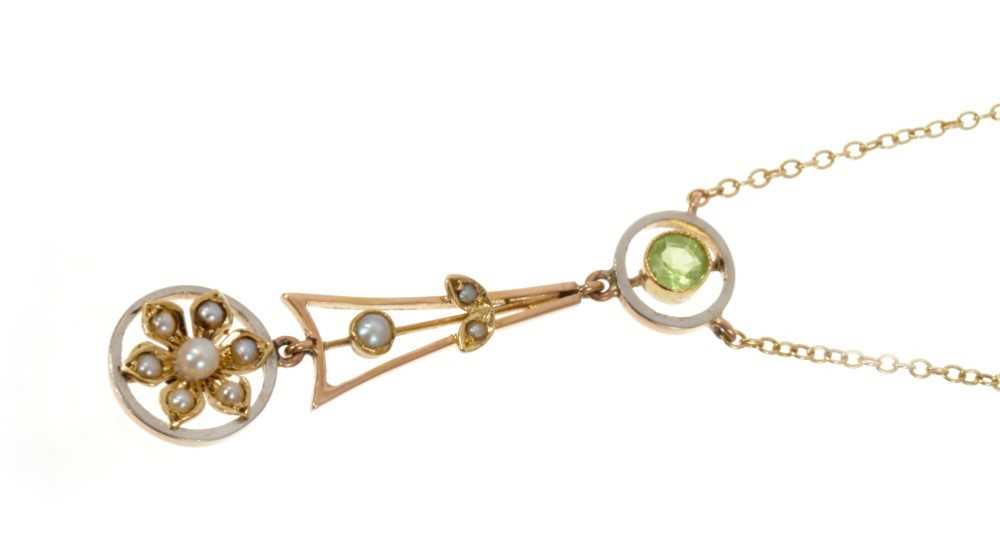 Edwardian 15ct gold peridot and seed pearl pendant necklace