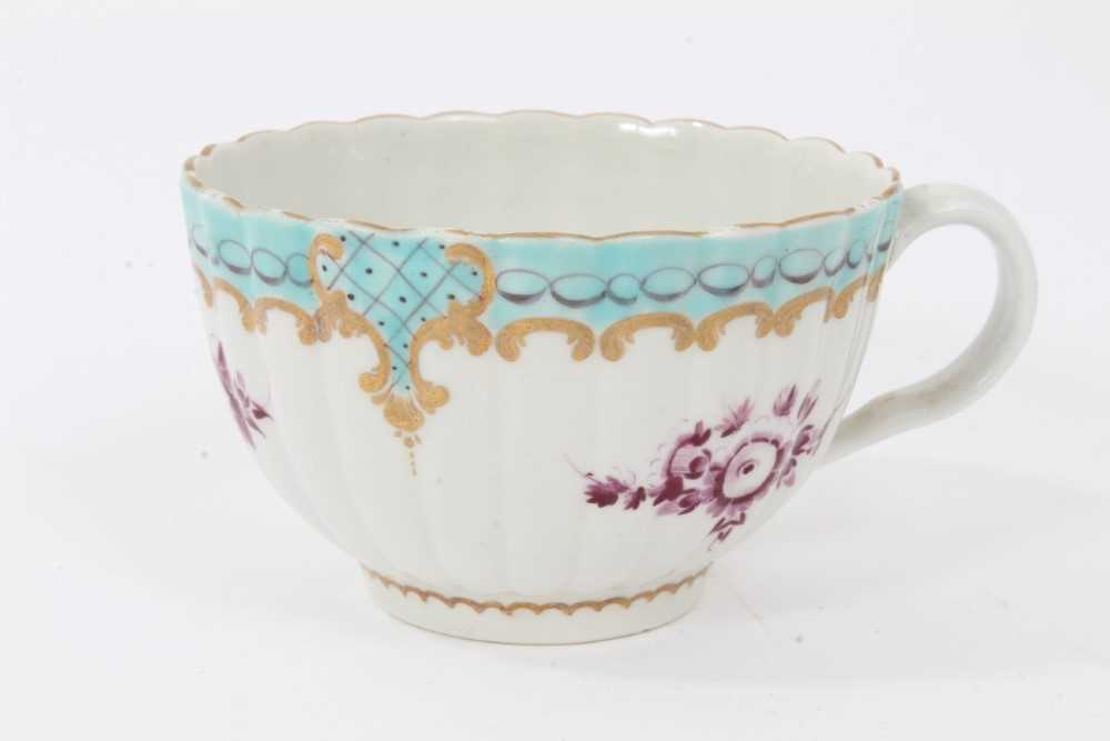 A Worcester coffee cup, a tea cup, a tea bowl in the Hibiscus pattern, and two Royal Lily pattern la - Image 2 of 13