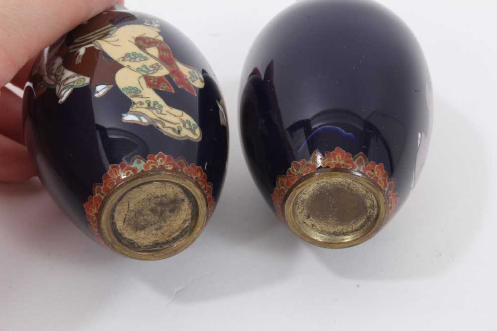 Japanese cloisonné vase with dragon decoration and a small pair of cloisonne vases - Image 11 of 17