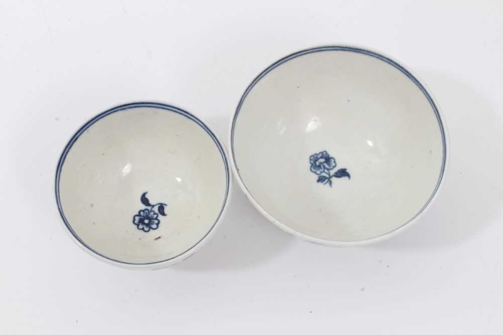 A Worcester Fence pattern stand for a butter tub, two blue printed tea bowls and a saucer (the sauce - Image 10 of 11