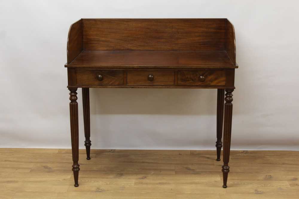 George IV mahogany washstand in the manner of Gillows