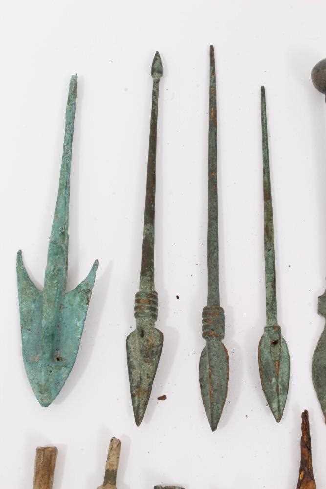 Collection of bronze arrows and spear points, Roman and later (14) - Image 2 of 5