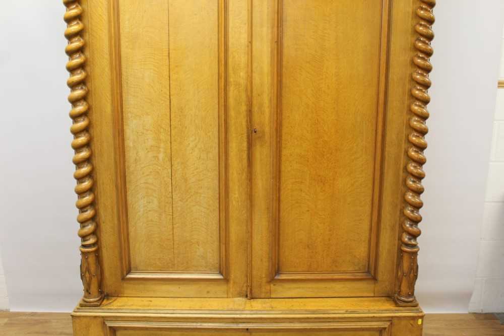 Good quality late Victorian oak double wardrobe with single drawer - Image 3 of 11