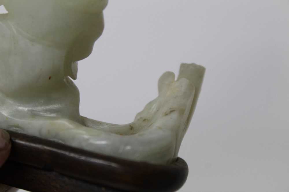 Good Chinese carved jade figure, together with a carved jade bi-disc - Image 13 of 28