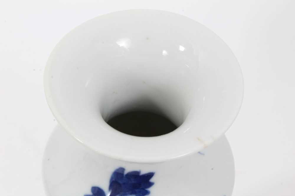 Three Chinese blue and white vases - Image 17 of 18