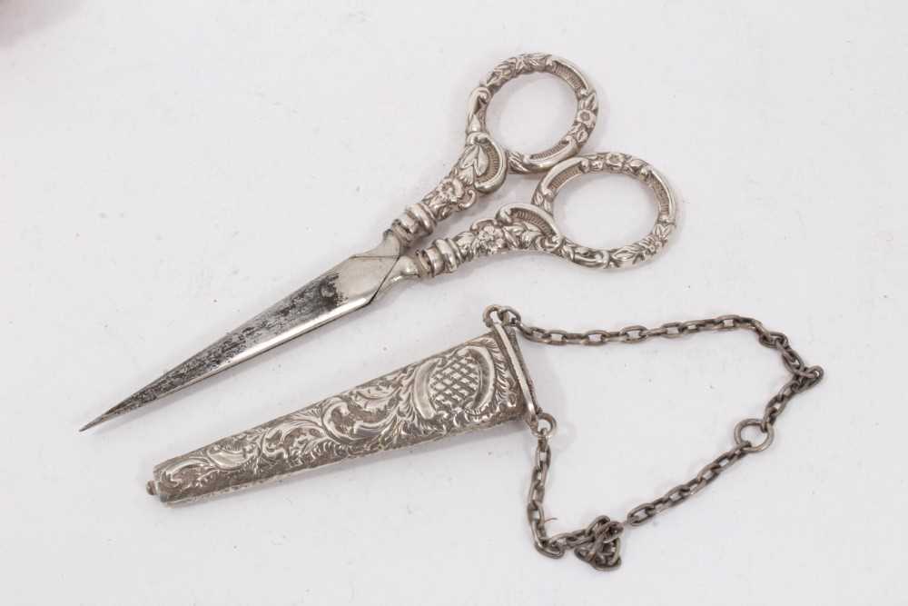 Collection of late 19th/early 20th century miscellaneous silver sewing and other items - Image 6 of 8